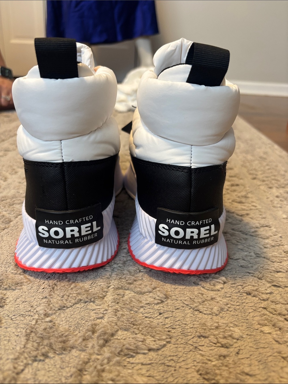 Sorel White and Black Insulated Zip Puffer Ankle Boots with Red Logo - Picture 2 of 5